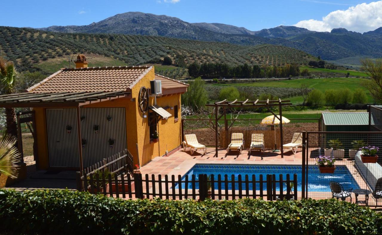 Bed and Breakfast Cortijo Petra Villanueva del Rosario Exterior foto